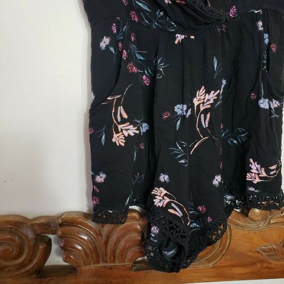 Kendall & Kylie Black With Floral Design Romper - Picture 5 of 9